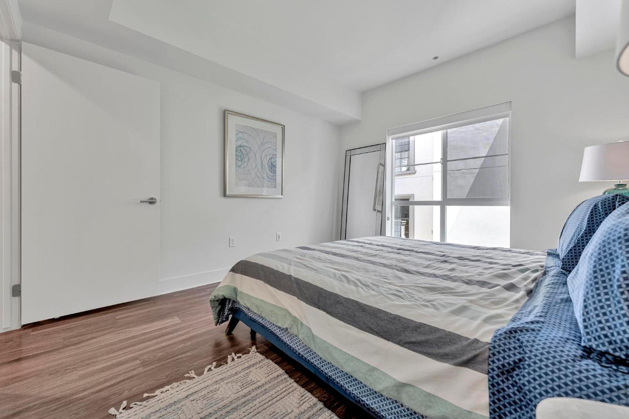 7 Large Down Town Santa Monica Appartement