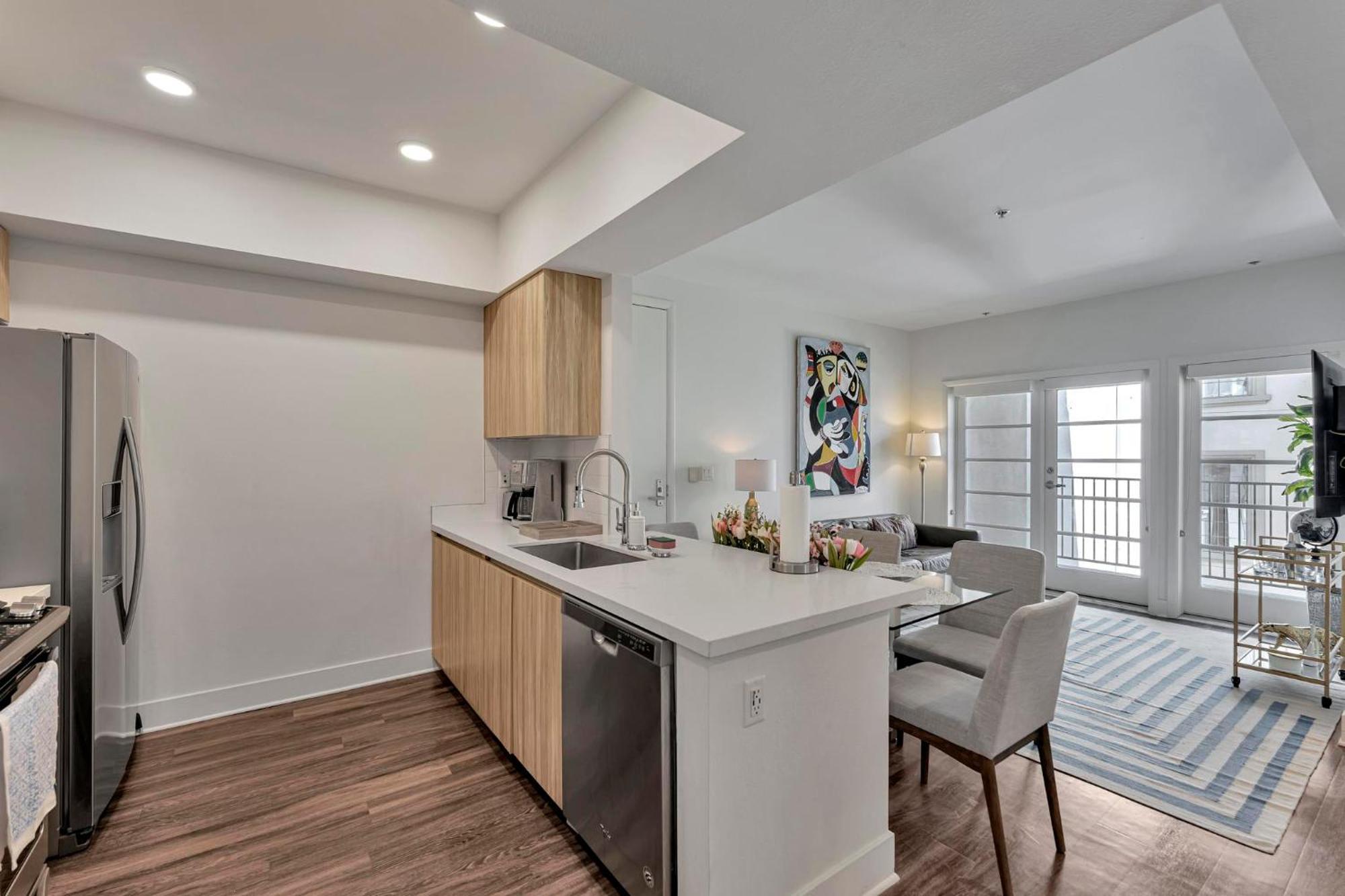 7 Large Down Town Santa Monica Appartement *